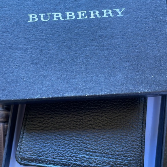 Burberry Haymarket pattern - Picture 4 of 4